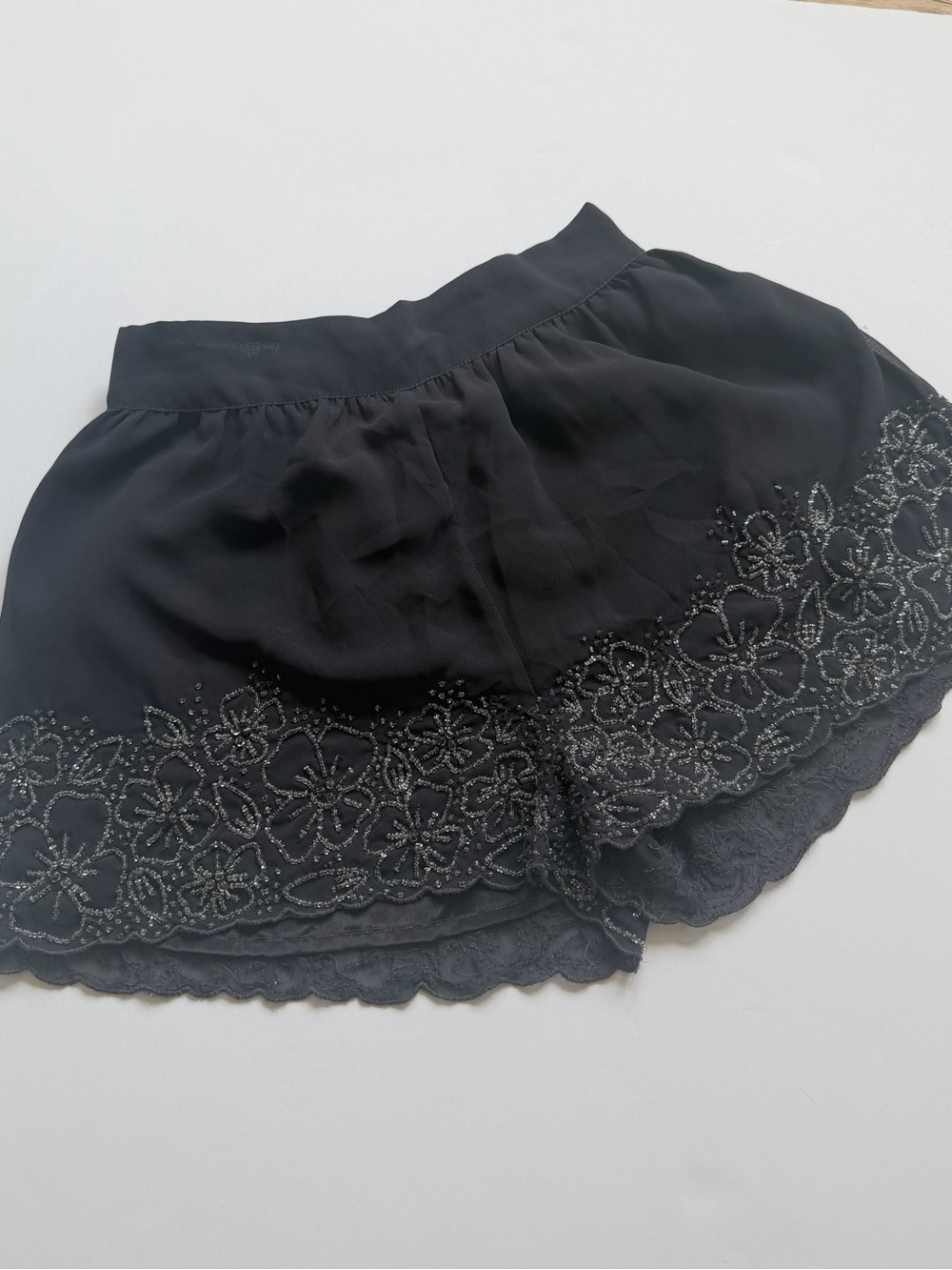 Kimchi Blue Black Embroidered Floral Scalloped Flowy Shorts XS Boho